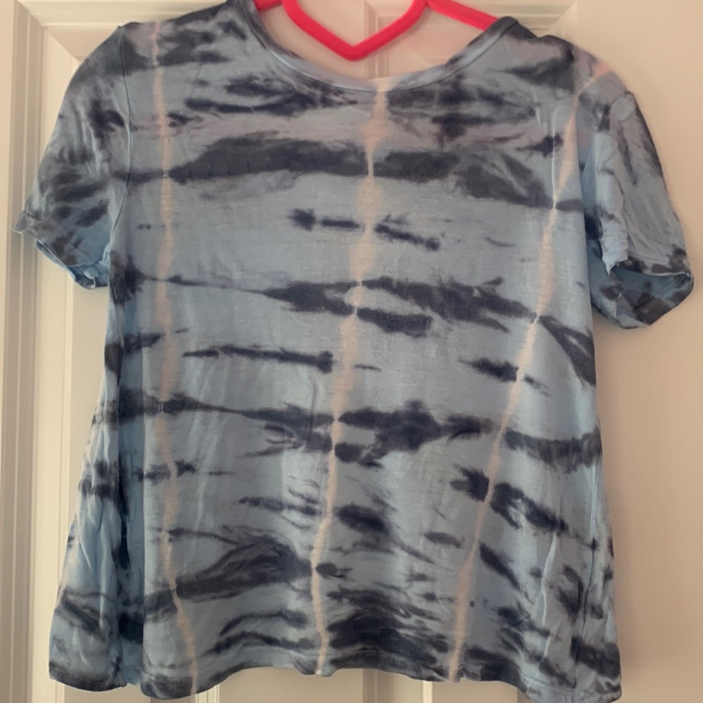 Super cute T/shirt with split in back. One of our favs